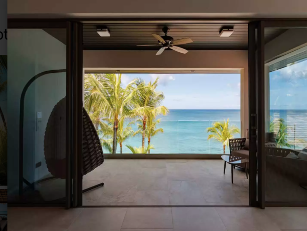 Experience Luxury Five Bedroom Retreat - Your Bohemian Escape in Nassau